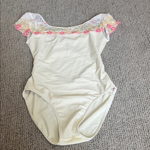 NWOT Class in Leo - Picture 1 of 3